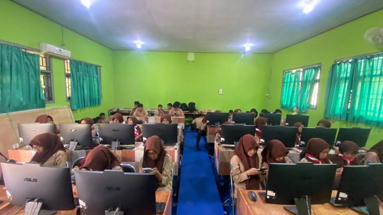 Pertemuan Kedua: Eksplorasi Canva dan Kreativitas Desain